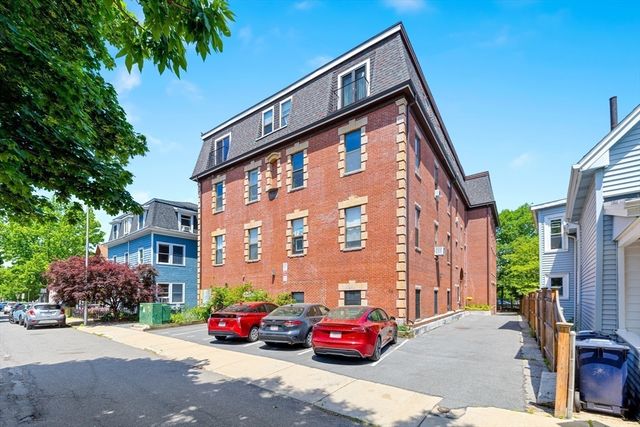 69 Harvey St 3, Cambridge, MA 02141