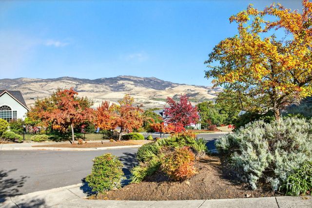 500 Lakota Way, Ashland, OR 97520
