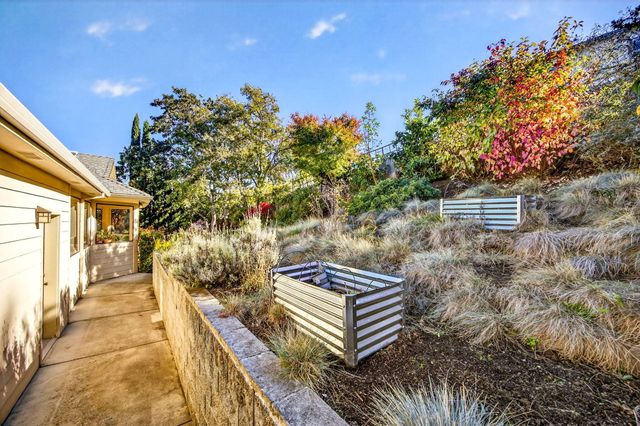 500 Lakota Way, Ashland, OR 97520