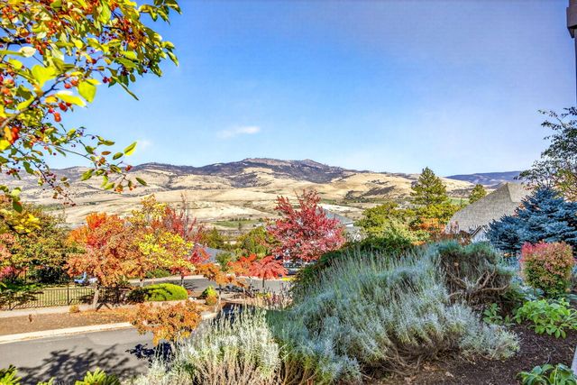 500 Lakota Way, Ashland, OR 97520