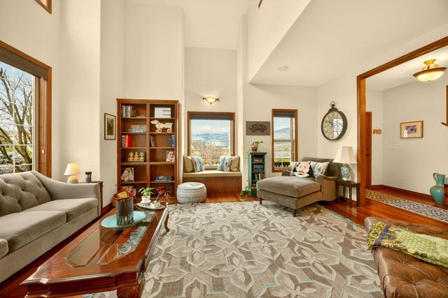 500 Lakota Way, Ashland, OR 97520