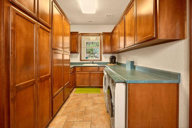 500 Lakota Way, Ashland, OR 97520