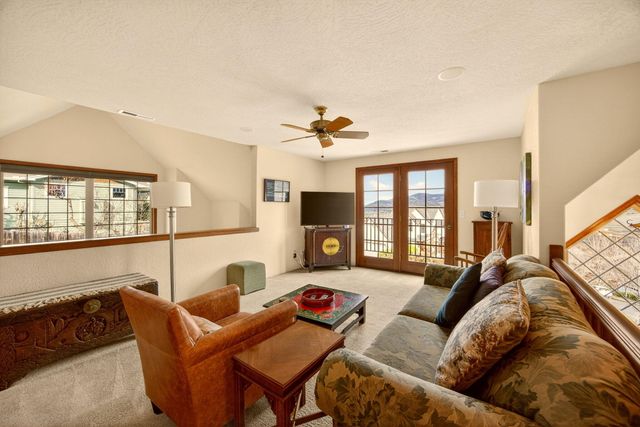 500 Lakota Way, Ashland, OR 97520