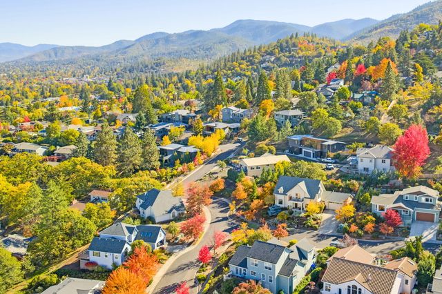 500 Lakota Way, Ashland, OR 97520