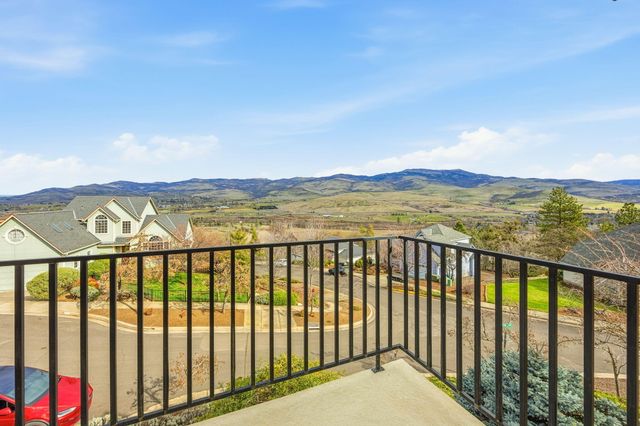 500 Lakota Way, Ashland, OR 97520