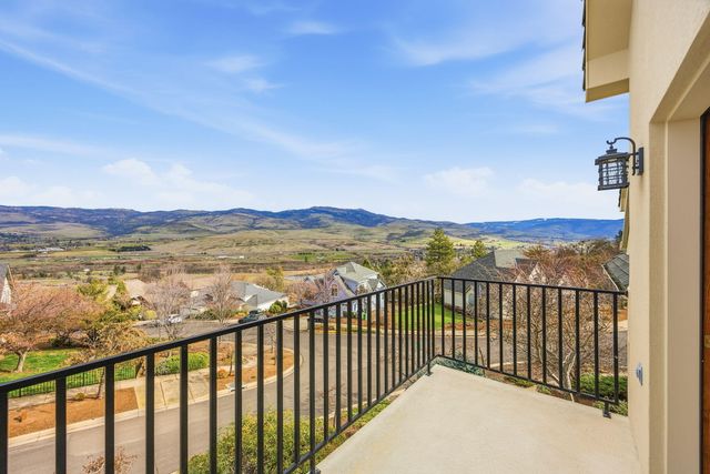 500 Lakota Way, Ashland, OR 97520