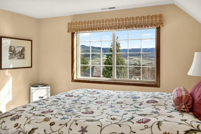 500 Lakota Way, Ashland, OR 97520