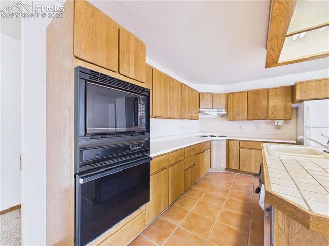 1380 S Winterhaven Drive, Pueblo West, CO 81007
