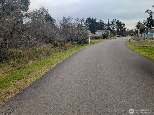 572 Puffin Avenue NE, Ocean Shores, WA 98569