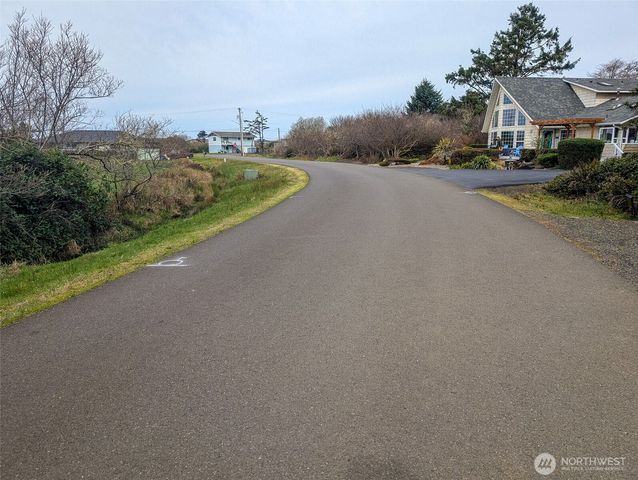 572 Puffin Avenue NE, Ocean Shores, WA 98569