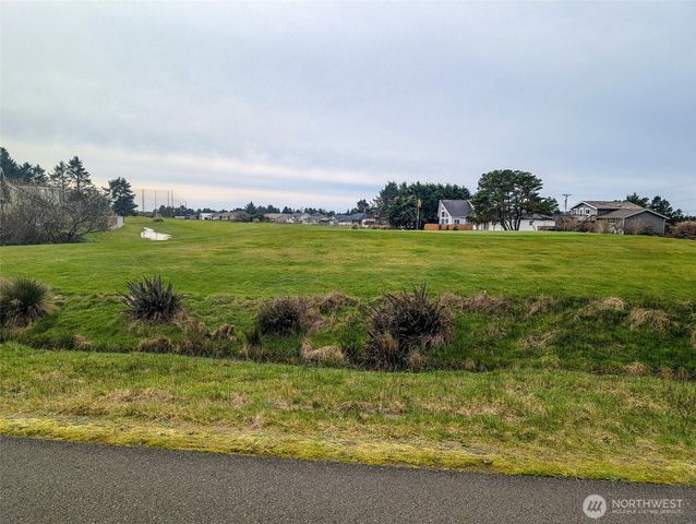 572 Puffin Avenue NE, Ocean Shores, WA 98569