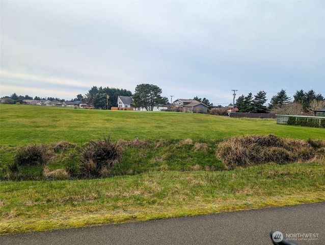 572 Puffin Avenue NE, Ocean Shores, WA 98569
