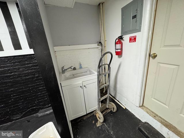 1013 N CHARLES ST, Baltimore, MD 21201