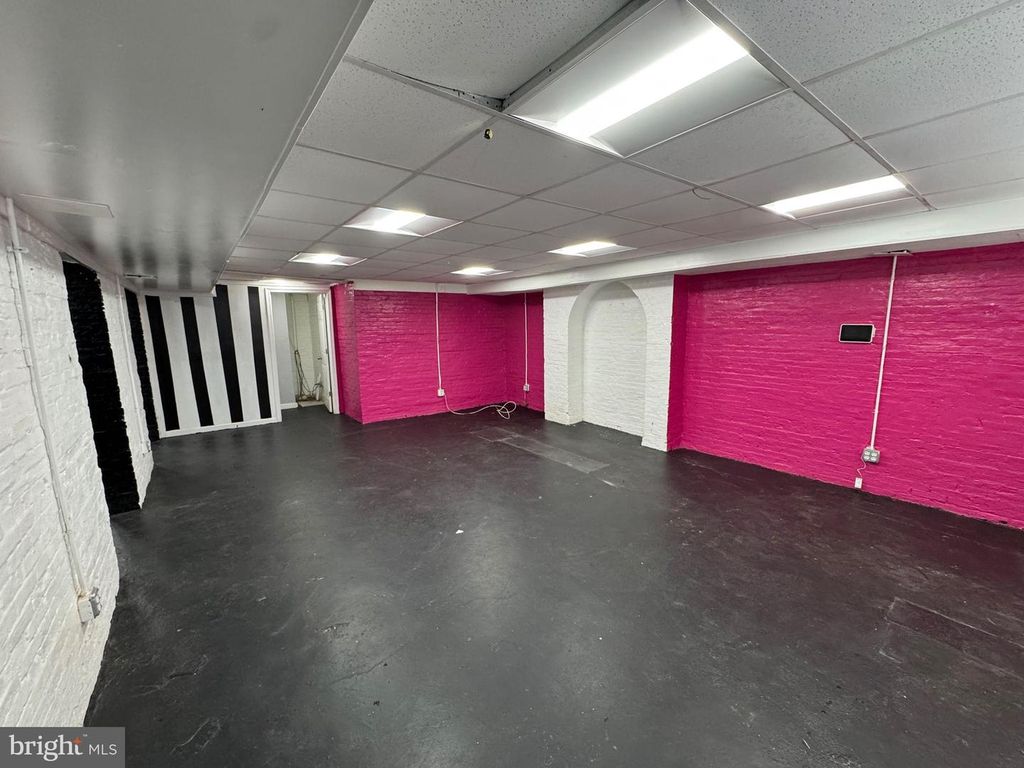 1013 N CHARLES ST, Baltimore, MD 21201