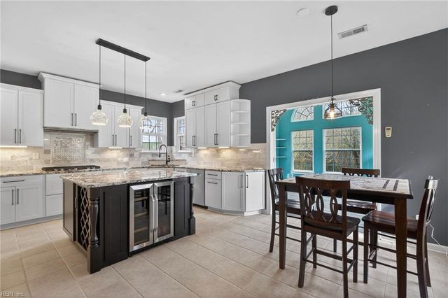 1327 Laurel Ridge LN, Chesapeake, VA 23322