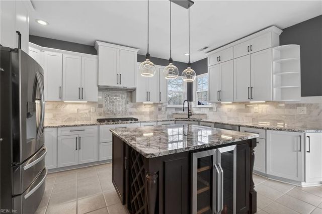 1327 Laurel Ridge LN, Chesapeake, VA 23322