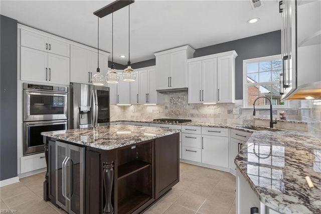 1327 Laurel Ridge LN, Chesapeake, VA 23322