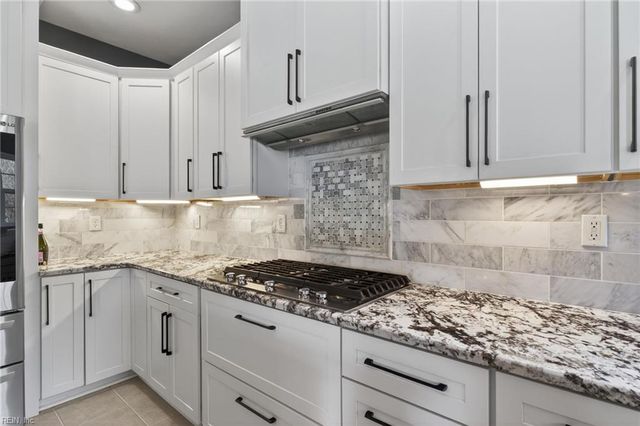 1327 Laurel Ridge LN, Chesapeake, VA 23322