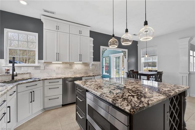 1327 Laurel Ridge LN, Chesapeake, VA 23322