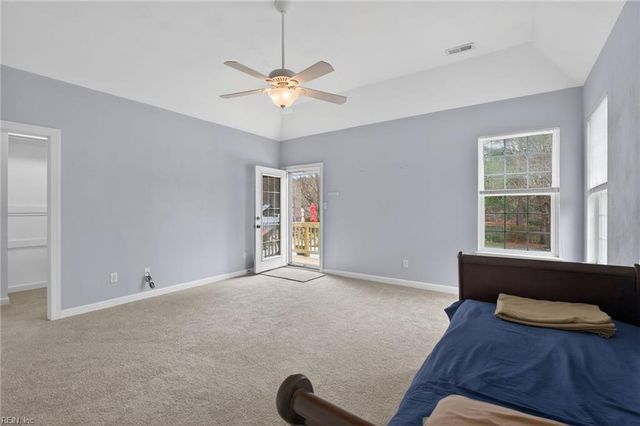 1327 Laurel Ridge LN, Chesapeake, VA 23322