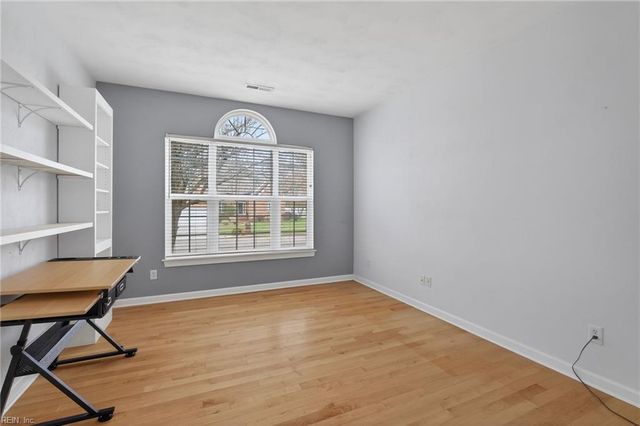 1327 Laurel Ridge LN, Chesapeake, VA 23322