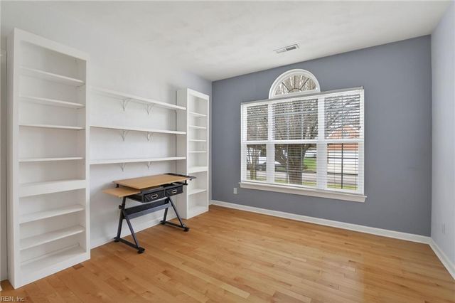 1327 Laurel Ridge LN, Chesapeake, VA 23322