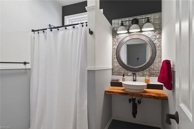 1327 Laurel Ridge LN, Chesapeake, VA 23322