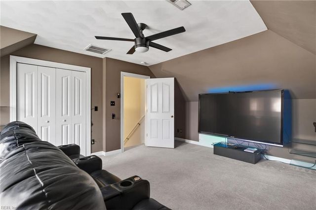 1327 Laurel Ridge LN, Chesapeake, VA 23322