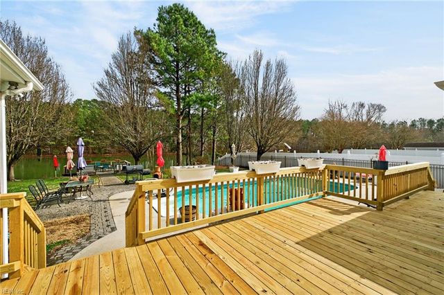 1327 Laurel Ridge LN, Chesapeake, VA 23322