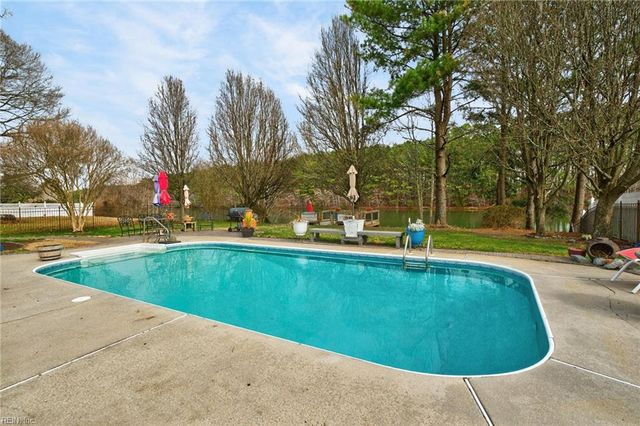 1327 Laurel Ridge LN, Chesapeake, VA 23322