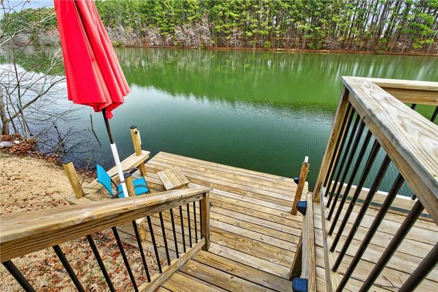 1327 Laurel Ridge LN, Chesapeake, VA 23322