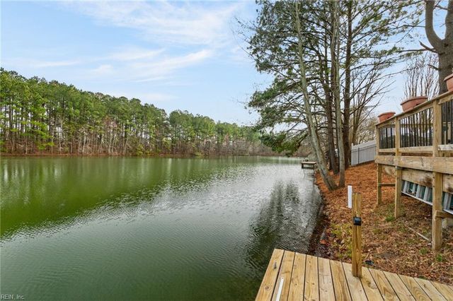 1327 Laurel Ridge LN, Chesapeake, VA 23322