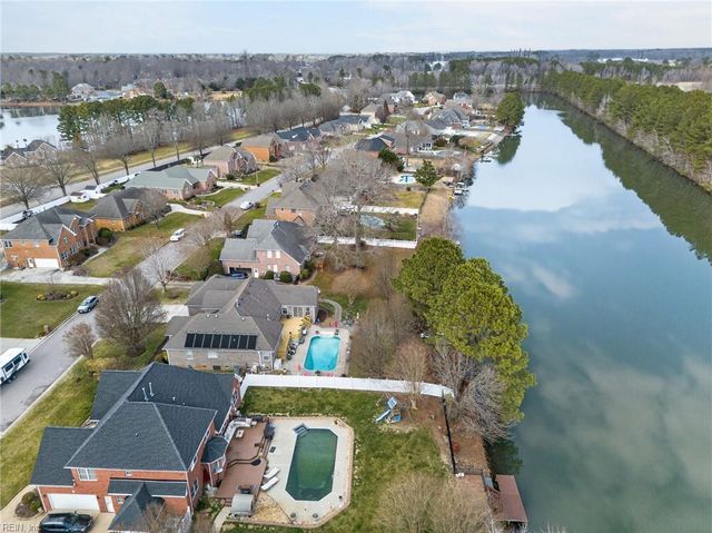 1327 Laurel Ridge LN, Chesapeake, VA 23322