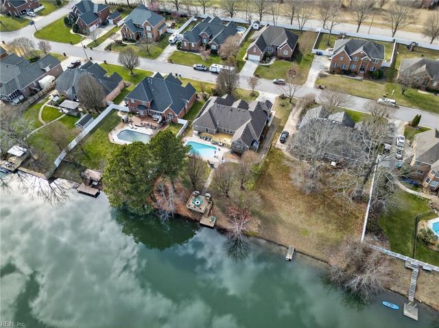 1327 Laurel Ridge LN, Chesapeake, VA 23322