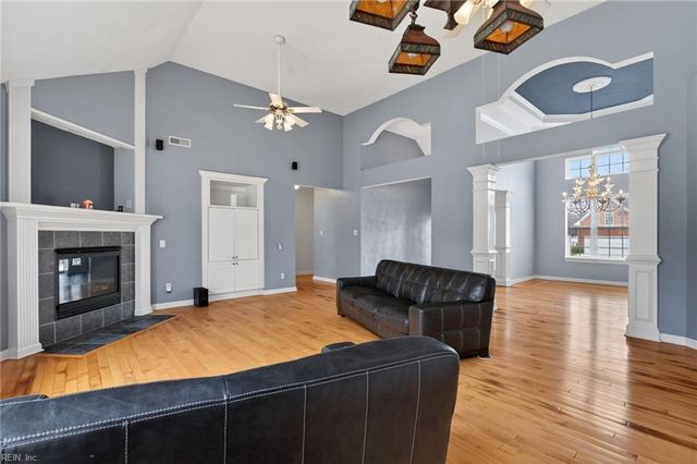 1327 Laurel Ridge LN, Chesapeake, VA 23322