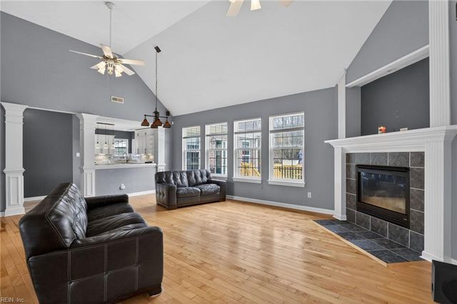 1327 Laurel Ridge LN, Chesapeake, VA 23322