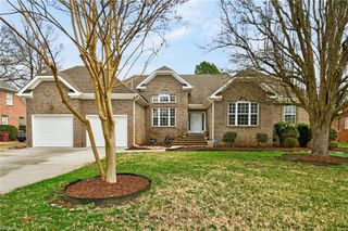 1327 Laurel Ridge LN, Chesapeake, VA 23322