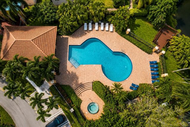 1710 Shoreside Circle, Wellington, FL 33414