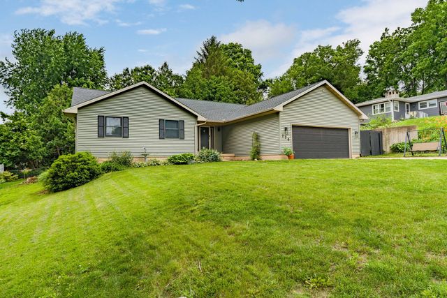 220 Benton Street, Le Claire, IA 52753