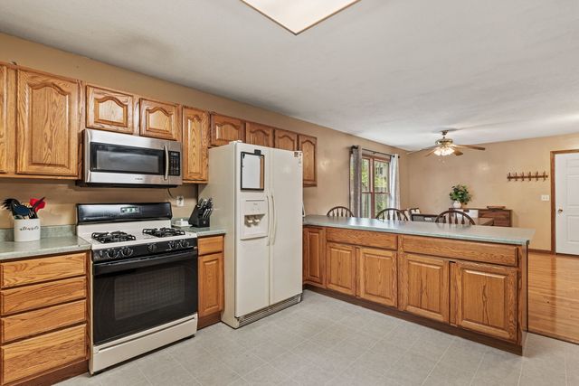 220 Benton Street, Le Claire, IA 52753