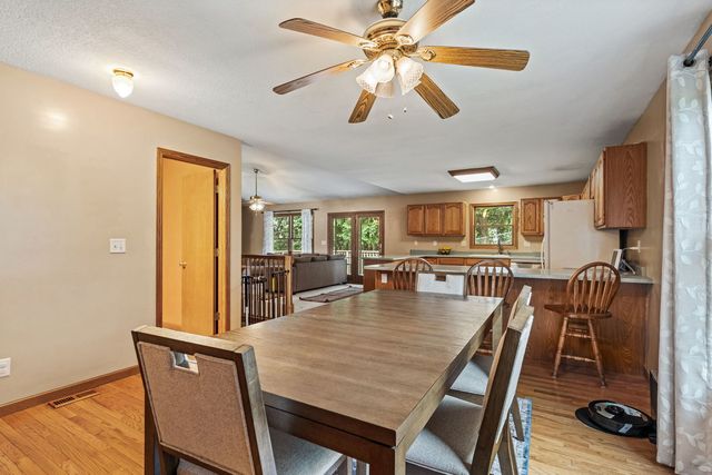 220 Benton Street, Le Claire, IA 52753