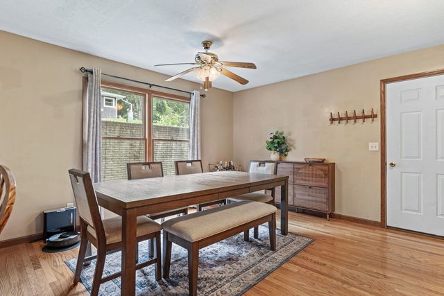 220 Benton Street, Le Claire, IA 52753