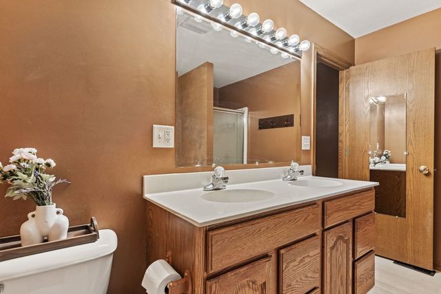 220 Benton Street, Le Claire, IA 52753