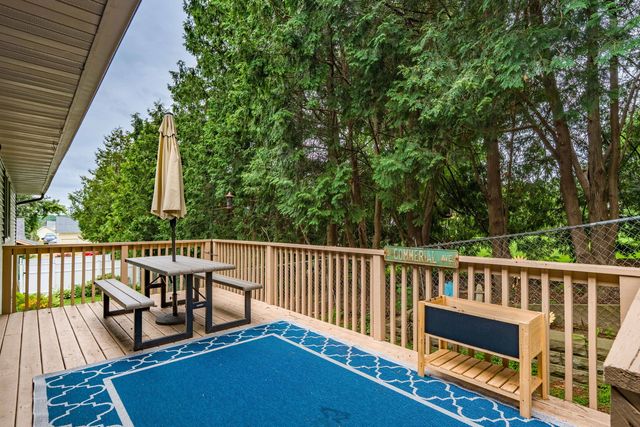 220 Benton Street, Le Claire, IA 52753