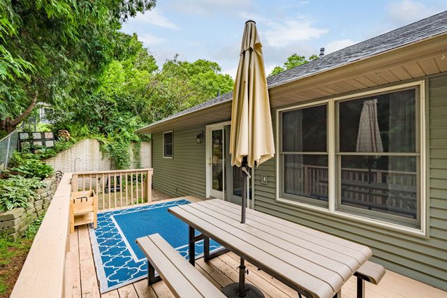220 Benton Street, Le Claire, IA 52753