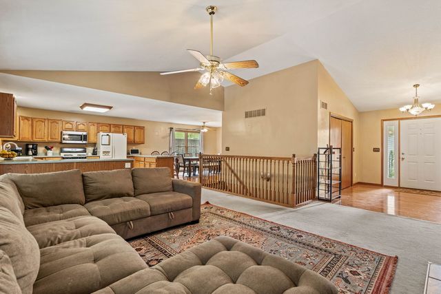 220 Benton Street, Le Claire, IA 52753