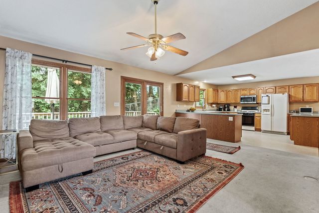 220 Benton Street, Le Claire, IA 52753