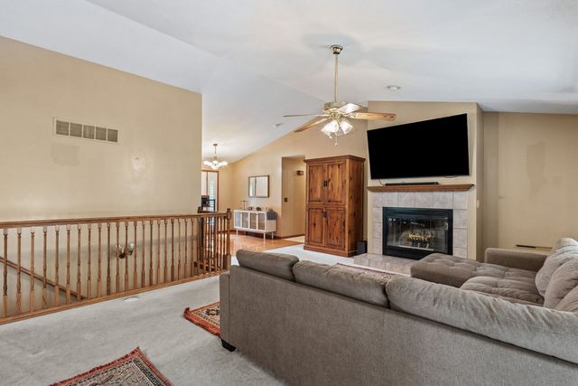 220 Benton Street, Le Claire, IA 52753