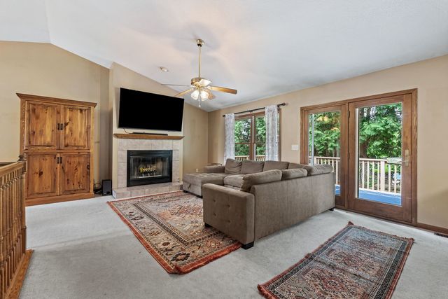 220 Benton Street, Le Claire, IA 52753