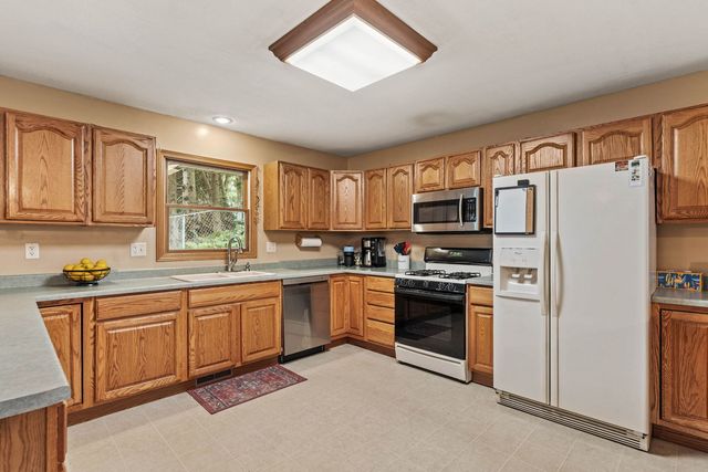 220 Benton Street, Le Claire, IA 52753